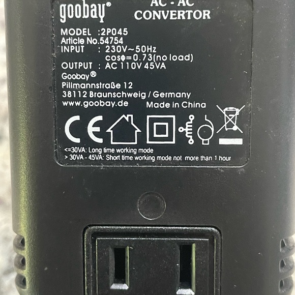 voltage converter 230v in / 110 volt out 
45 watt load - Picture 1 of 5